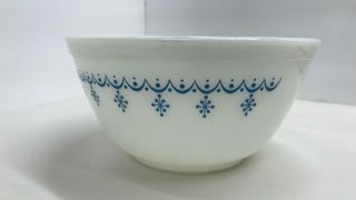 Vintage Pyrex Snowflake Garland 1 1/2 Quart Mixing Bowl No.  402 Blue & White