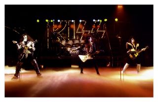 Kiss Poster Photo 11x17 In / 28x43 Cm Gene Simmons Paul Stanley Ace Frehley