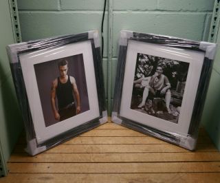 2 X Robbie Williams Photograph Prints Profressionally Framed 44 X 49 Cm Each Ac1