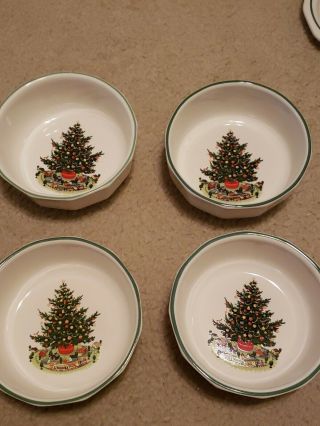 Pfaltzgraff Christmas Heritage Set Of 4 Soup/cereal Bowls Stoneware