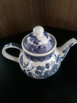 Churchill BLUE WILLOW Tea Pot with Lid Made in England Piece 3