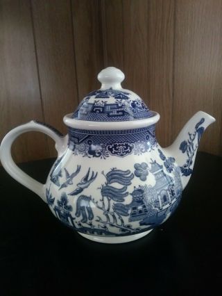 Churchill BLUE WILLOW Tea Pot with Lid Made in England Piece 4