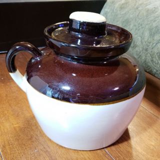 Rrp Co.  Roseville Ohio Pottery Bean Pot W/ Lid 5 " Opening X 6.  25 " Tall 121 - B