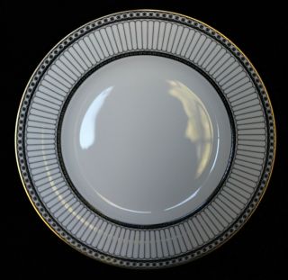Wedgwood Bone China Colonnade R4340 Black Gold Rim Dinner Plate - 10 3/4 "