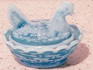 Boyd Blue Opalescent Glass Small Hen On The Nest Covered Salt Dip