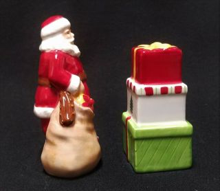 Salt and Pepper shaker set SPODE CHRISTMAS TREE SANTA & GIFT BOX Macy ' s 3