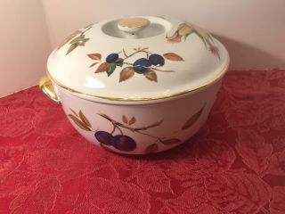 Royal Worcester Evesham Gold 8 1/2 " Round Covered Casserole 2 1/2 Qt.