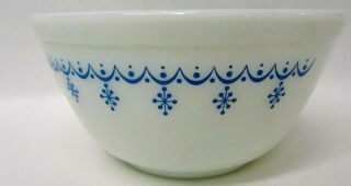 Vintage Pyrex Snowflake Garland 1.  5 Qt Mixing Bowl S196