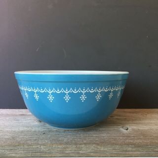 Vintage Pyrex Snowflake Garland Bowl - 1972