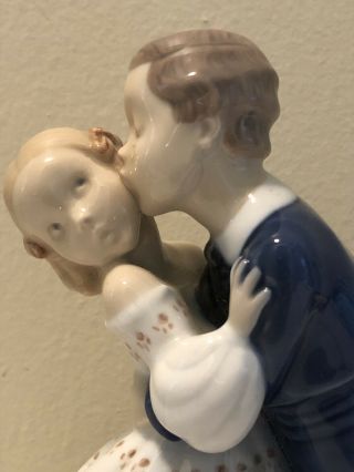 Vintage B&G Bing Grondahl Denmark Figurine Young Couple Kissing 2162P 2