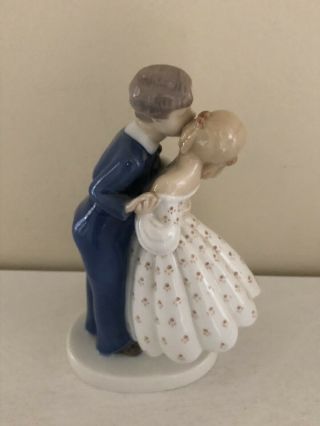 Vintage B&G Bing Grondahl Denmark Figurine Young Couple Kissing 2162P 4