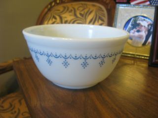 Vintage Blue Garland Snowflake Pyrex Bowl 1 1/2 Quart