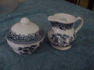 Blue Willow Creamer And Covered Sugar Bowl,  By Churchill,  Made In England,  Ex