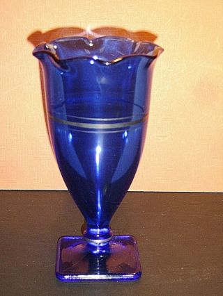 L.  E.  Smith Mt.  Pleasant Cobalt Blue Ruffled Edge 7 - 1/4 " Vase