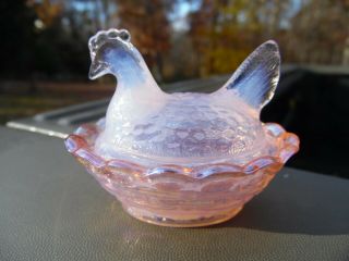 Vintage Boyd Glass Miniature Hen On Nest Salt Dip / Rose Blush