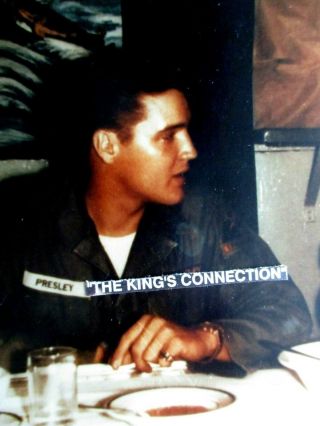 Fujifilm - Very Rare Army Photo - Elvis - Sitting At Table Of Friends - { 3 }