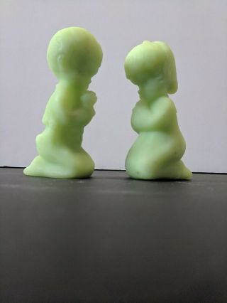 Vtg 60s - 70s Fenton Custard Glass Green Boy & Girl Kneeling & Praying Figurines