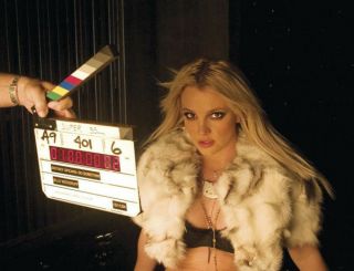 Britney Spears Unsigned Photo - M4365 - American Singer And Actress - Image