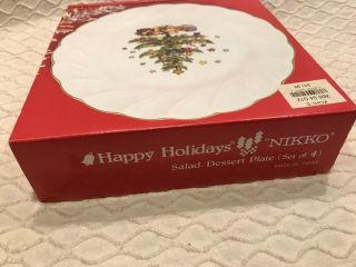 Q137a NIKKO Happy Holidays Salad Dessert Plates Set of 4 NIB Christmas Tree 4