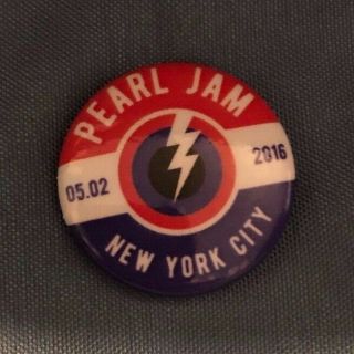 Pearl Jam - York Madison Square Garden - Official Pin / Badge - 2nd May 2016