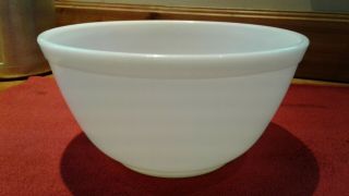 Pyrex White Mixing Bowl 402,  1 1/2 Quart White