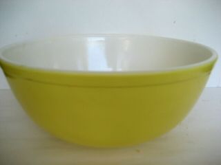 Vintage Pyrex Primary Color Yellow Mixing/nesting Bowl