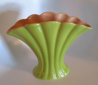 Vintage Weil Ware California Chartreuse Green & Pink Deco Fan Vase 7.  5 " Tall
