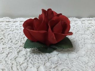 Vtg Capodimonte Porcelain Center Piece Small Red Roses Bouquet On Green Leaves.
