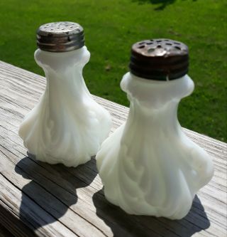 Eapg Antique Victorian White Milk Glass Opaque Gaudy Feather Shakers With Lids