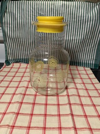 Vintage Pyrex Lemon Yellow Juice Glass Pitcher Carafe W/ Lid 1 1/2 Qt