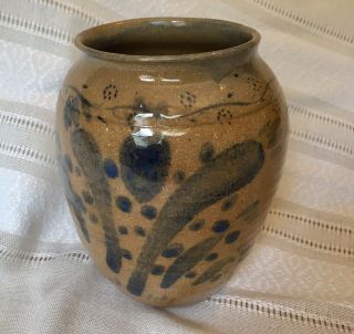 1986 Sanderson Oktp Nh Pottery Vase.  Hand Painted Tan & Blue Crock,  7 " Tall.