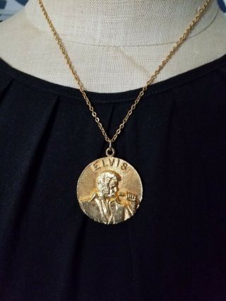 Vintage Elvis Presley 1977 " King Of Rock " Gold Pendant And Chain Necklace