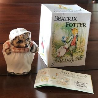 3 " Tall Royal Doulton Beatrix Potter " Mrs.  Tiggy Winkle” Porcelain Figurine