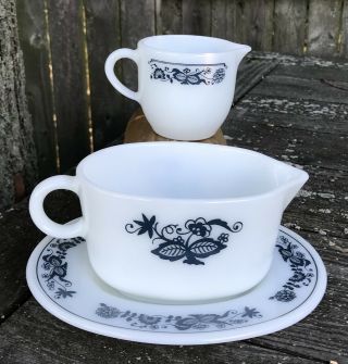 Vintage Pyrex Old Town Navy Blue Gravy Boat With Underplate Saucer & Creamer