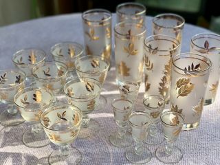 Vintage - 1950s Gold Overlay Wine And Cordial Glassware