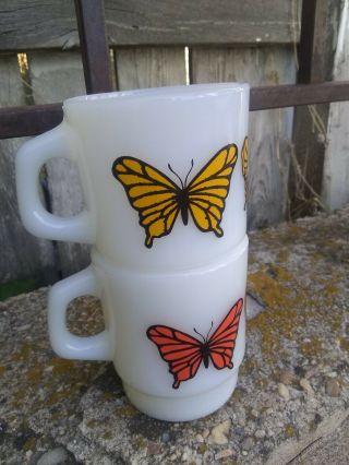 Vintage Anchor Hocking Coffee Mugs Butterfly Pattern Milk Glass Set of 2 2