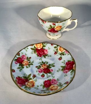 Royal Albert - Old Country Roses “Blue Damask” - Footed Teacup & Saucer 2