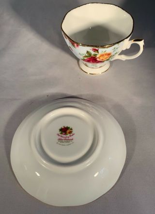 Royal Albert - Old Country Roses “Blue Damask” - Footed Teacup & Saucer 4