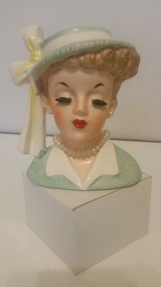 VINTAGE NAPCO LADY HEAD VASE - PEARL NECKLACE,  EARRINGS - GREEN DRESS,  HAT,  BOW 4