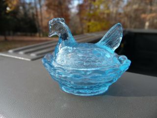 Vintage Boyd Glass Miniature Hen On Nest Salt Dip / Blue