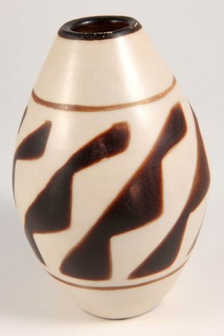 Chulucanas Peru Pottery Hand Crafted Tribal Vase Artist Signed by Viera Becerra 2
