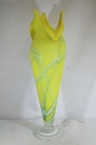 Modernist Azerbaijan 3 Speared Fluted Yellow Green White Swirled Art Glass Vase