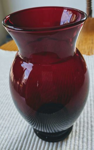 Vintage Anchor Hocking Royal Ruby Red Glass Flower Vase 6.  5”