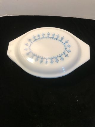 Snowflake Blue Garland 1.  5 Qt Oval Casserole Dish White Lid 043 Vintage Pyrex
