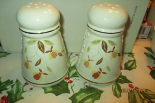 Hall Autumn Leaf 2001& 2002 Nalcc Hot Peppers And Cheese Shakers