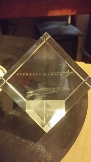 Lockheed Martin F - 16 Desk Top Crystal Paperweight