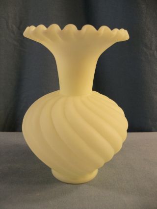 Fenton Custard Glass Vase W/ Swirl Or Twist Design