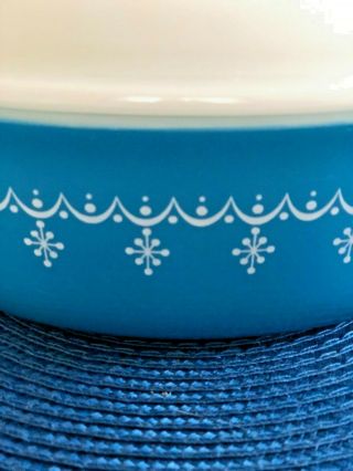 PYREX Blue Garland Snowflake Oval Casserole - Serving dish with Lid 3