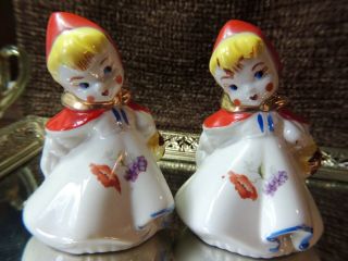 Vintage Hull Pottery Little Red Riding Hood Shakers 5 1/8 In.  Tall Range Size