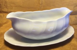 Sheffield Bone White Porcelain Fine China Gravy Sauce Boat W Attached Underplate